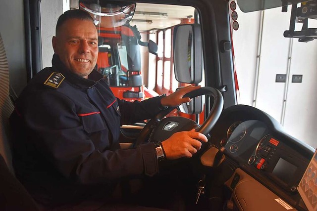 David Sommer am Steuer der neuen Drehl...h am Steuer der Rheinfelder Feuerwehr.  | Foto: Nicolai Kapitz