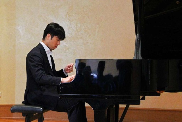 Julian Kim bot ein beeindruckendes Konzert im Pflugsaal.  | Foto: Juliana Eiland-Jung