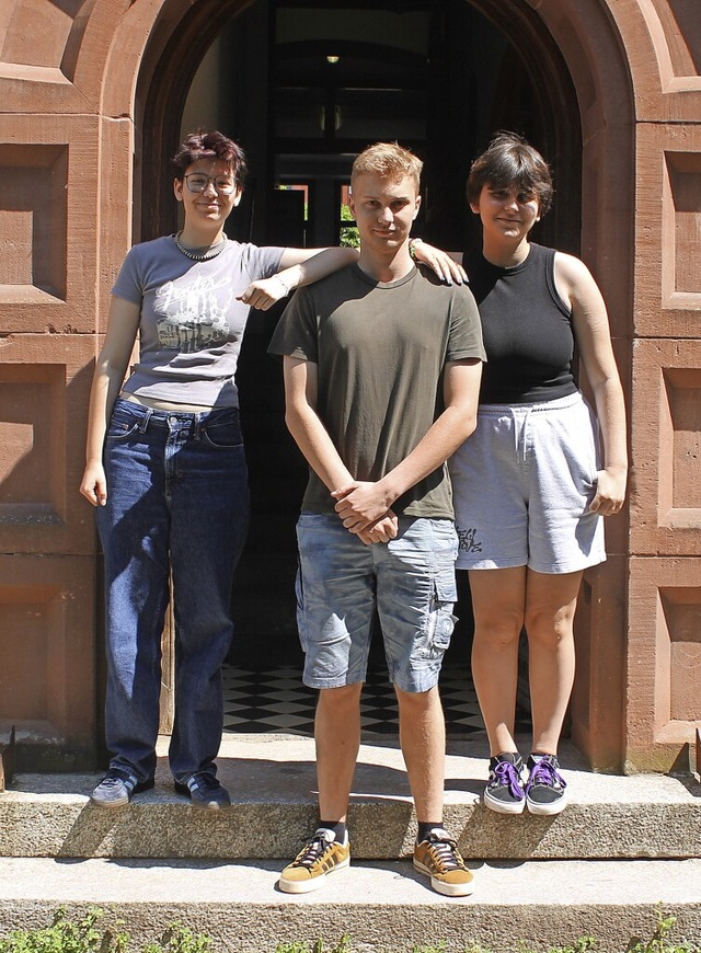 Mark Born, Keanu Guth und Alex Buscemi  (von links) vom Jugendparlament  | Foto: Michelle Gntert