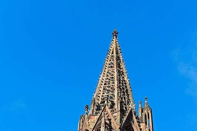 Mann kollabiert im Freiburger Mnsterturm und wird von der Feuerwehr gerettet