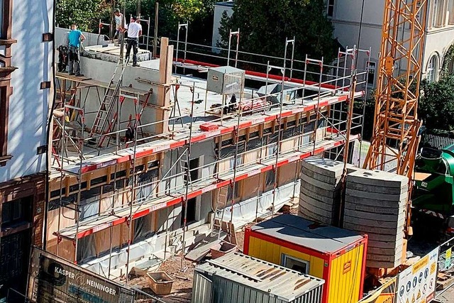 Noch wird viel gebaut. Aber der Kosten...ge und Baufirmen ist massiv gestiegen.  | Foto: Helmut Seller