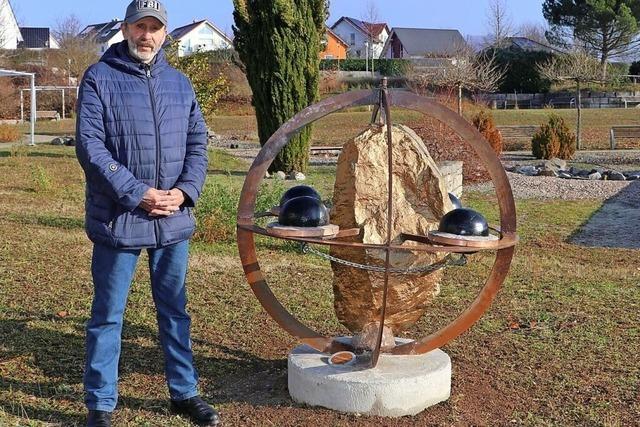 Hans Schaller schafft Kunst, sitzt nachts an und forscht ber Ahnen