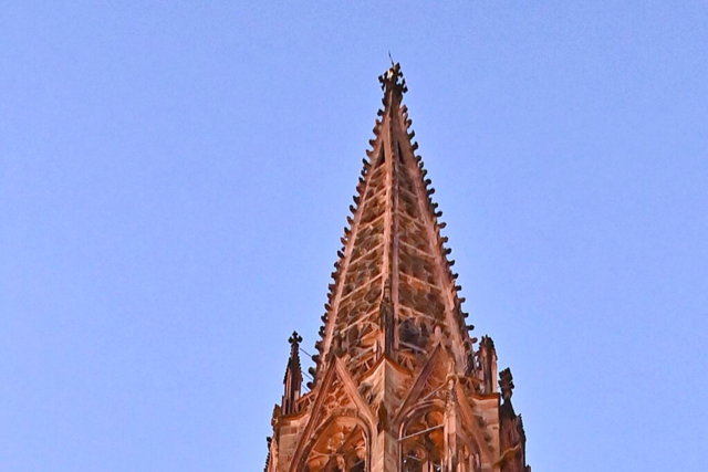 Wie rettet man jemanden, der im Freiburger Münsterturm feststeckt?