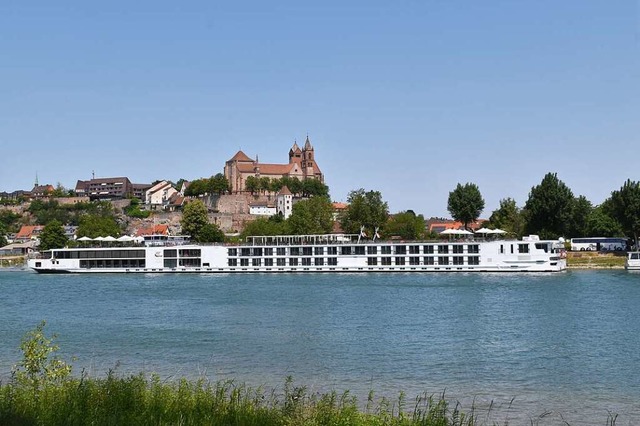 Flusskreuzfahrtschiffe legen zurzeit r...an und bringen Touristen in die Stadt.  | Foto: Thomas Rhenisch