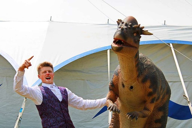 Clown Zampano vom Circus Maximus bei der Live-Action-Dinoshow.  | Foto: Enya Steinbrecher