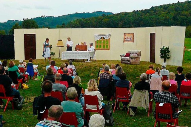 Auch Open Air ist die Laienspielgruppe...eten, wie  hier whrend  der Pandemie.  | Foto: Nina Herrmann