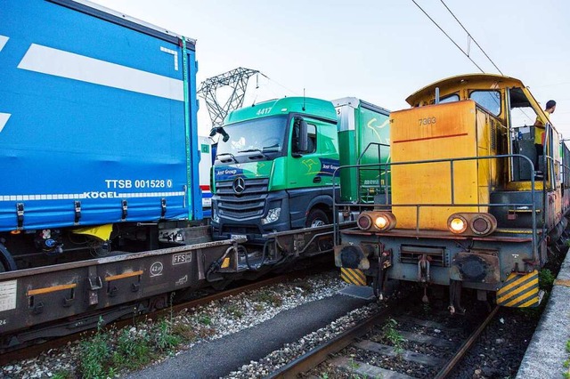 Bei der Rollenden Landstrae werden di...ahrer reisen in einem Schlafwagen mit.  | Foto: Oliver Huber