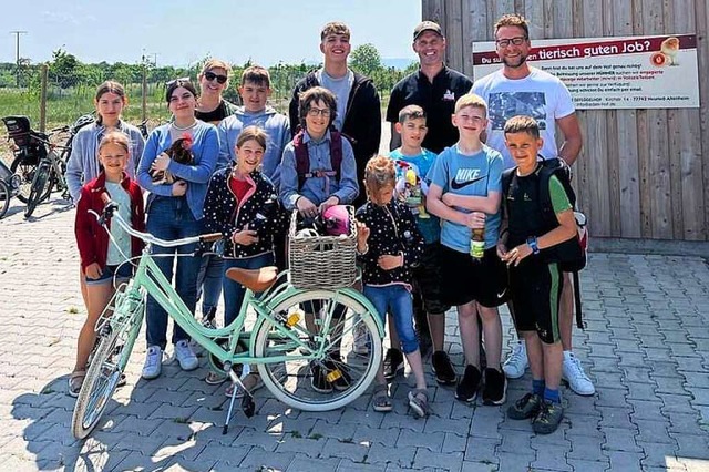 Auf dem Geflgelhof Adam hat Neurieds ...our mit Kindern einen Stopp eingelegt.  | Foto: Gemeinde Neuried