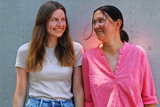 Lena Gresens (links) und Marie Davids,...hiedenen Orten in Freiburg entwickelt.  | Foto: Anna Castro-Ksel