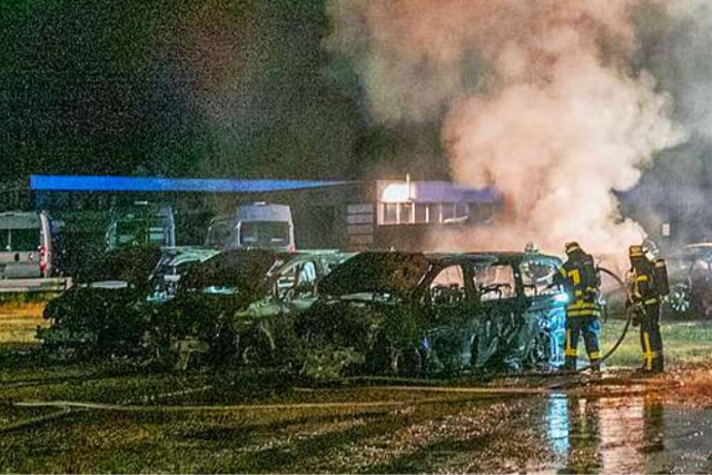 Wohl Millionenschaden nach zwei Brnden auf Acherner Autohaus-Gelnde