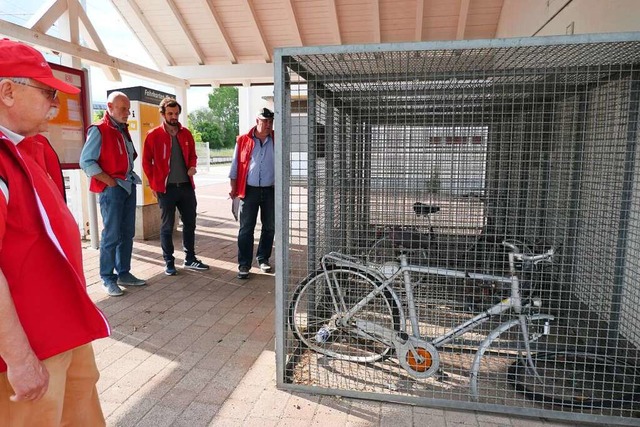 Reinhard Streuber, Peter Stresing, Sve...hrt wird zum Radeln nicht mehr taugen.  | Foto: Heidrun Simoneit