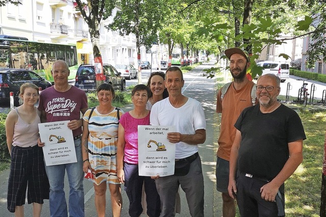Aktivisten in der Weingartenstrae mit...echt, Elias Errerd und Ralph Frhlich.  | Foto: Ralf Burgmaier