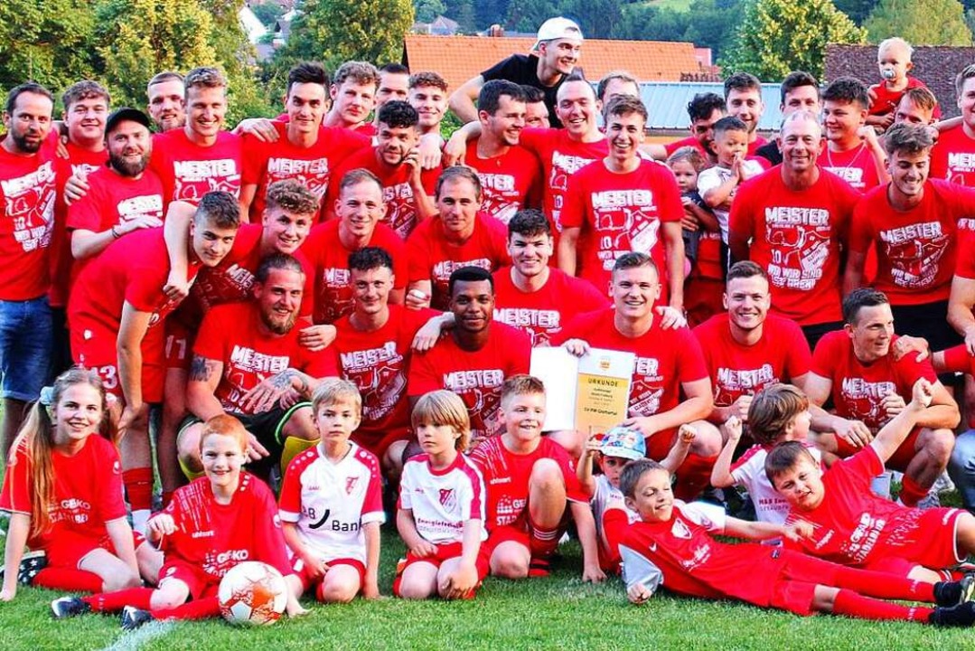 Die Meistermannschaft des SC RW Glotte...n die Täler wieder in der Bezirksliga.  | Foto: Fritz Zimmermann