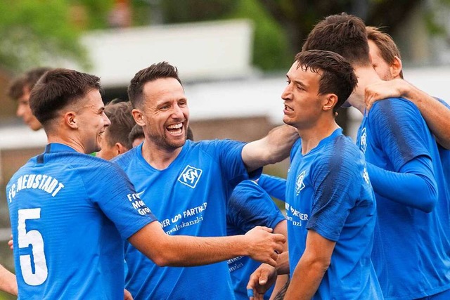 Nicht immer gab es in der laufenden Saison Grund zum Jubeln beim FC Neustadt.  | Foto: Wolfgang Scheu