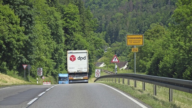 Die Ortsdurchfahrt Grimmelshofen ist a...is Ende Juli fr den Verkehr gesperrt.  | Foto: Yvonne Wrth