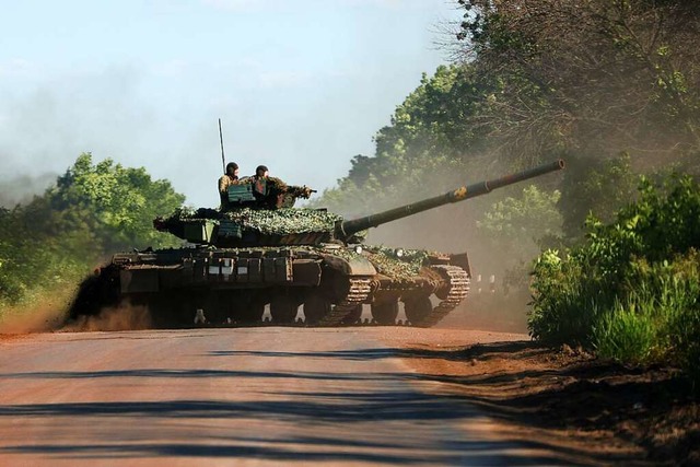 Ein Panzer der ukrainischen Streitkrf...on Donetsk (Aufnahme vom 5. Juni 2023)  | Foto: ANATOLII STEPANOV