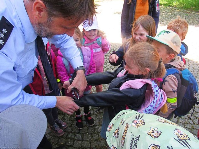 Beim Besuch der Murger Kindergrten Re... dass aus Spa spter kein Ernst wird.  | Foto: Leonie Albiez