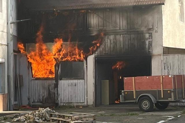 Schopf in Biengener Wohngebiet niedergebrannt – 250.000 Euro Schaden