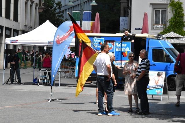 Die AfD-Kundgebung in Lörrach ist eine kleine Runde mit radikalen Tönen
