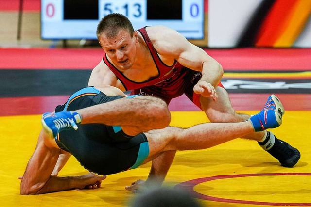 Lars Schfle (in Rot) bei seinem Final...Limit bis 86 Kilo gegen Achmed Dudarov  | Foto: Oliver Zimmermann (imago)