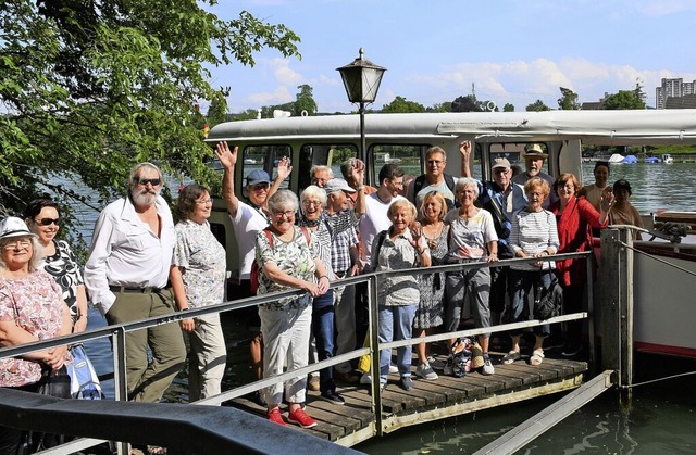 Die Freude war sichtlich gro: Teilneh...or dem Start der Tour ber den Rhein.   | Foto: Heinz und Monika Vollmar