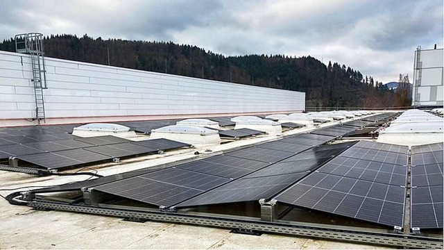 Diese Photovoltaikanlage wurde auf dem... der neuen Systembauhalle installiert.  | Foto: Busch Vacuum Solutions.