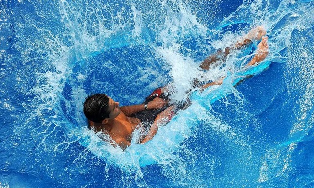 In Freibdern im Elztal fehlen Rettungsschwimmer.  | Foto: Julian Stratenschulte