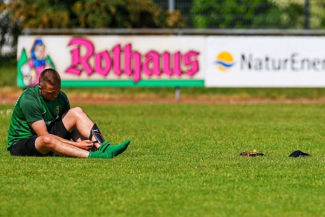 Der Frust sitzt tief: Fabian Kolibaba ...steigen nach dem 2:2 gegen Todtnau ab.  | Foto: Gerd Grndl