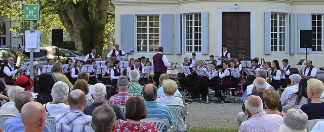 Sommerabendvergngen im Brgerpark: das Serenadenkonzert der Stadtkapelle.   | Foto: Juliana Eiland-Jung