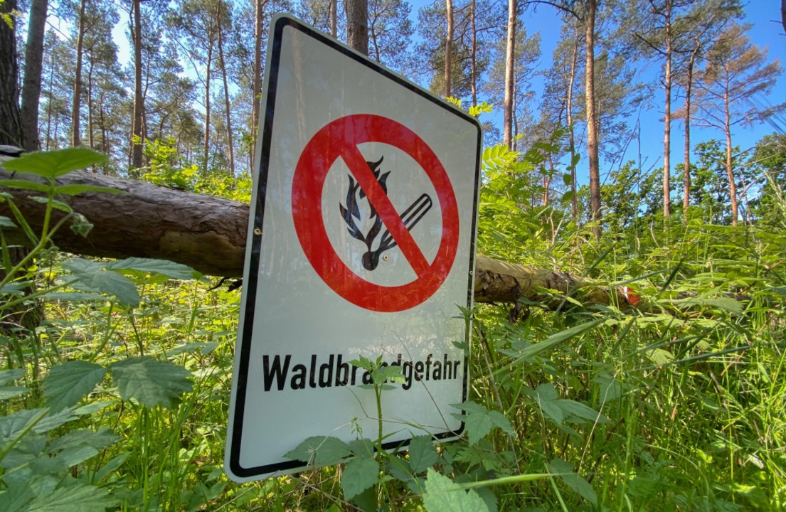 In vielen Regionen  Deutschlands herrs...#8211; hier ein Warnschild in Sachsen.  | Foto: Julian Stratenschulte