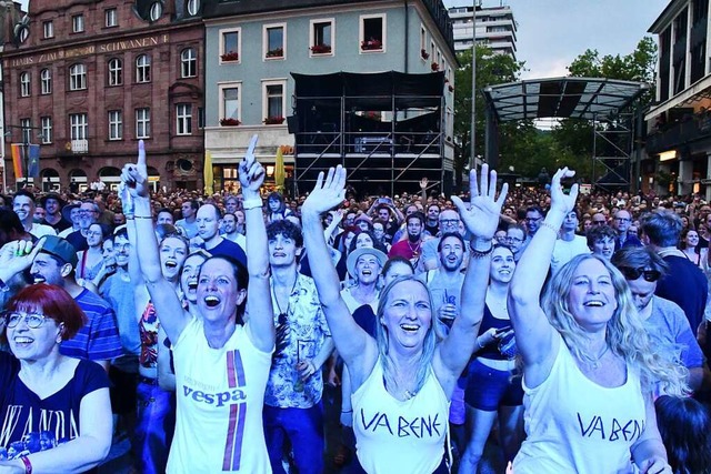 Die Konzerte auf dem Marktplatz locken mitunter bis zu 5000 Fans an.  | Foto: Barbara Ruda