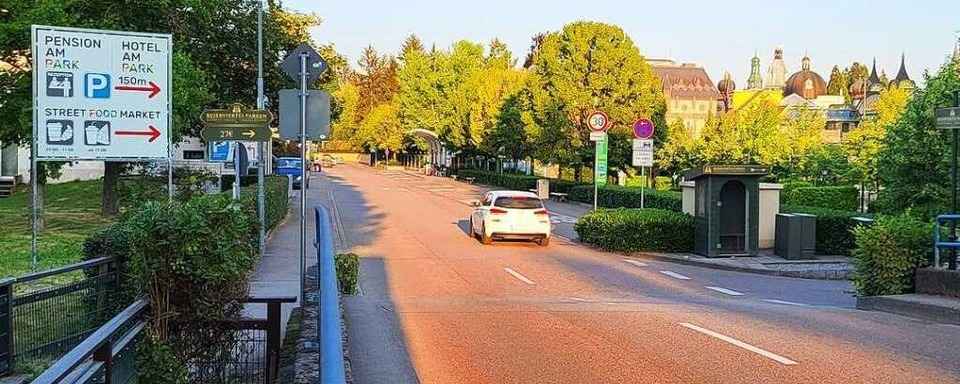 Rust macht Rheinweg und Austra�e unattraktiv f�r Autos