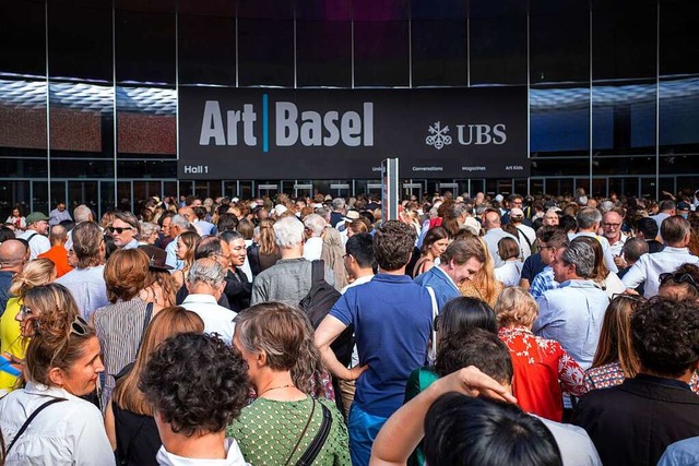 Gro war der  Andrang  bei der VIP-Er... internationalen Kunstmesse Art Basel.  | Foto: Georgios Kefalas (dpa)