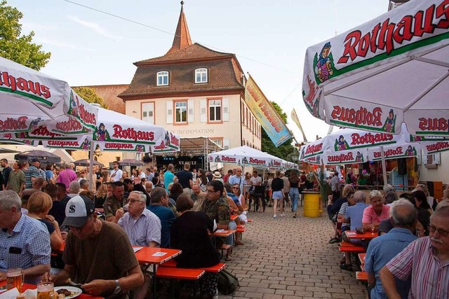 Das Stadtfest in Mllheim hat dieses J...lnehmenden Verein mehr als im Vorjahr.  | Foto: Volker Mnch