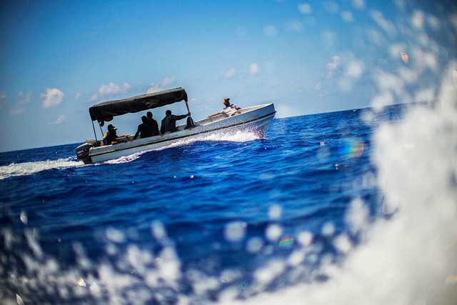 Symbolbild: Die Flucht bers offene Me... oftmals ein gefhrliches Unterfangen.  | Foto: Francisco Seco (dpa)