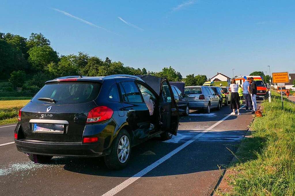 Drei Menschen Nach Auffahrunfall Auf Der B3 Bei Lahr Verletzt - Lahr ...