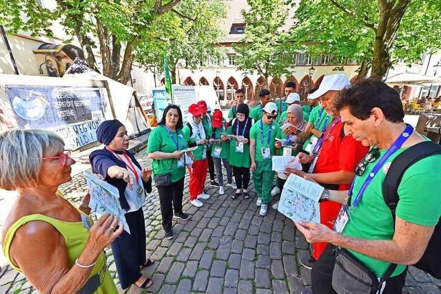 Algerische Sportler machen auf dem Weg zu den Special Olympics in Freiburg Station