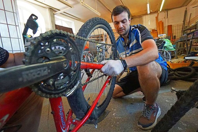 Muhammed Ertekin war von Anfang an bei der Fahrradwerkstatt mit dabei.  | Foto: Klaus Schweizer