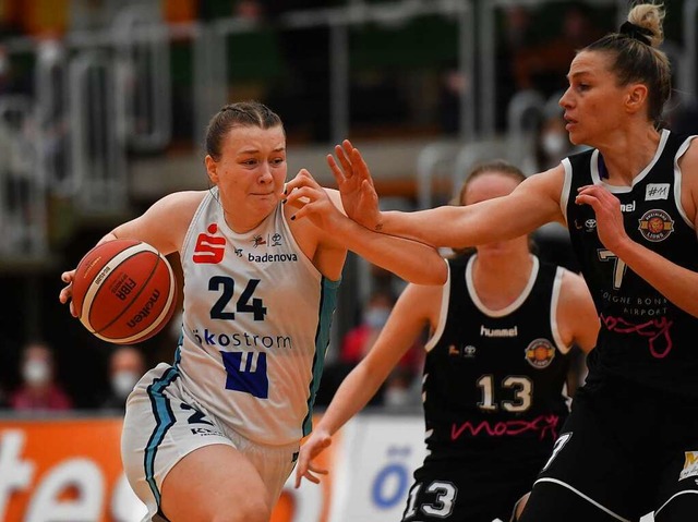 Lina Sontag (links), hier noch im Trikot des USC Freiburg  | Foto: Achim Keller