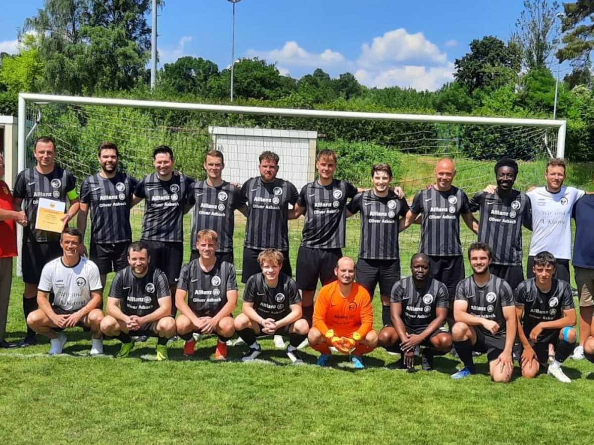 Kreisliga B II, Freiburg: Fr die erste Mannschaft hat es nicht zum Aufstieg gereicht, die zweite Mannschaft aber wird Meister in der Kreisliga B II und steigt in die A-Liga auf.