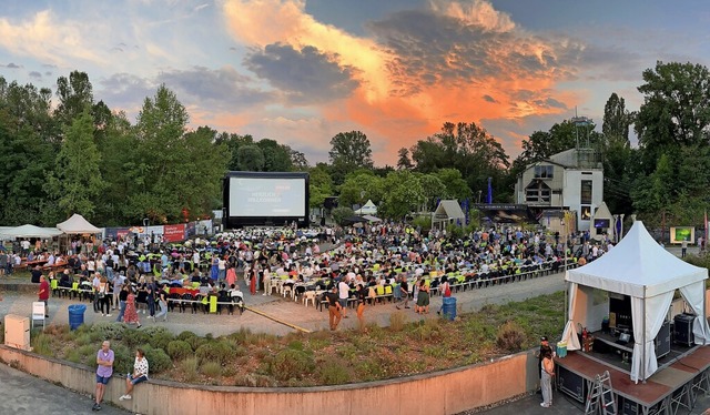 Groleinwand im Abendlicht: beim Kieswerk Open Air 2022   | Foto: Oliver Welti