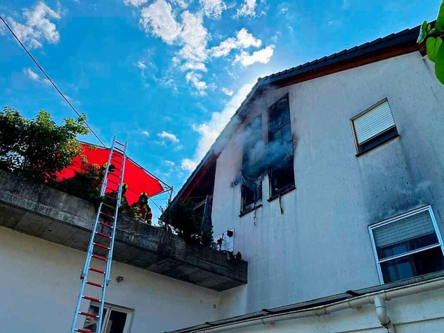 Wie das Feuer in Wagenstadt ausbrach, ist unklar. Die Polizei ermittelt.  | Foto: Feuerwehr Herbolzheim