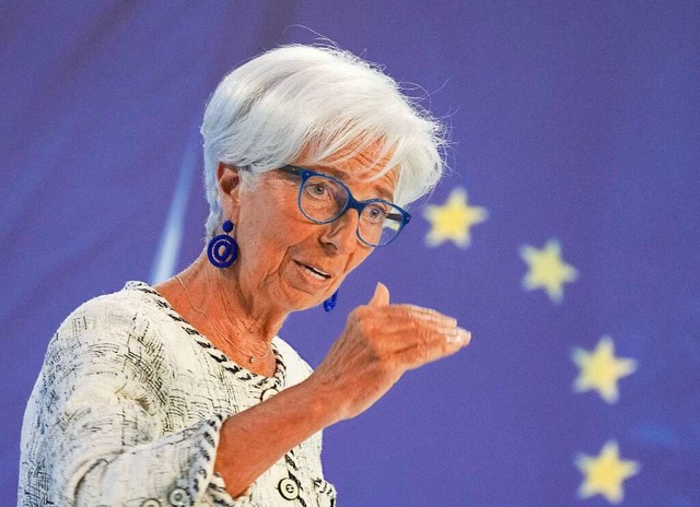 Christine Lagarde, Prsidentin der Eur...erenz zur vorausgegangenen Ratssitzung  | Foto: Boris Roessler (dpa)
