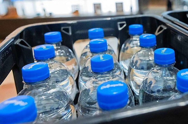 Zwischen 20 und 30 Kisten mit Leergut ...orf in Lrrach gestohlen (Symbolfoto).  | Foto: Rolf Vennenbernd (dpa)