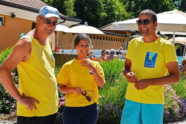 Neue Kollegen im Alemannenbad Staufen:..., die in Iran ein Schwimmbad leiteten.  | Foto: Gabriele Hennicke