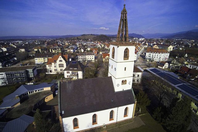 Die evangelische Kirche in Denzlingen ...inem Schwelbrand vorerst geschlossen.   | Foto: Michael Saurer