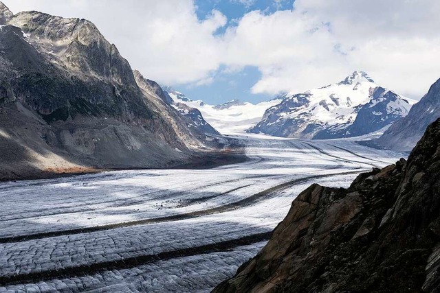 Der Aletschgletscher in der Schweiz. W...chmelzen die Gletscher im Land rapide.  | Foto: Bastien Gallay (dpa)