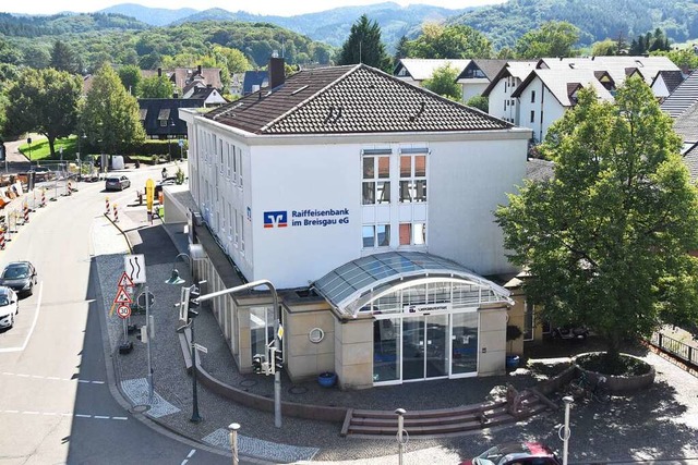 Die Raiffeisenbank hat ihren Sitz in Gundelfingen.  | Foto: Sebastian Krger