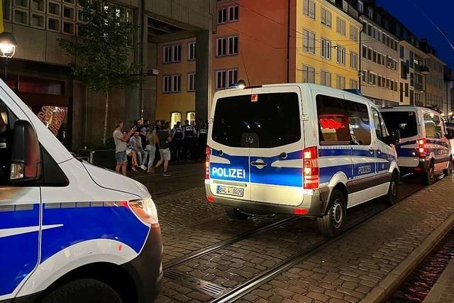 Freiburger Stadtgarten: Polizei beendet Protest-Party mit rund 150 Feiernden