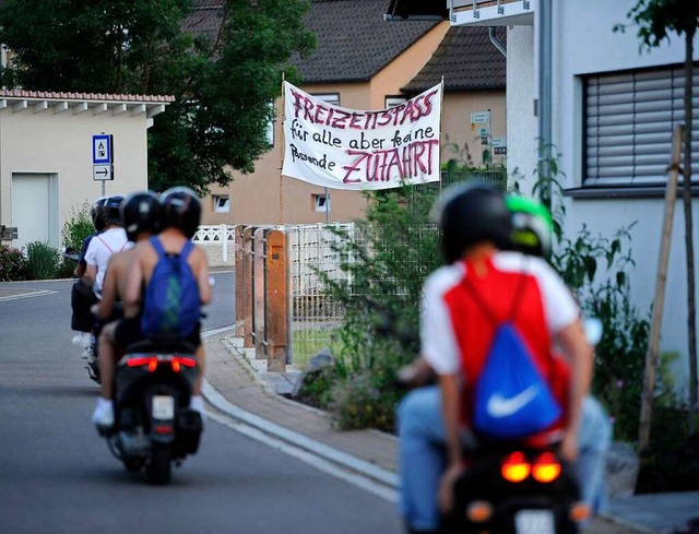 Der Durchgangsverkehr zum Schutterner ...ie Verwaltung sieht keine Alternative.  | Foto: Bettina Schaller